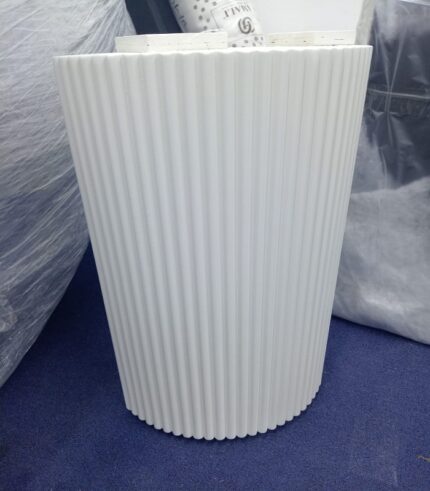 a white cylinder shaped object